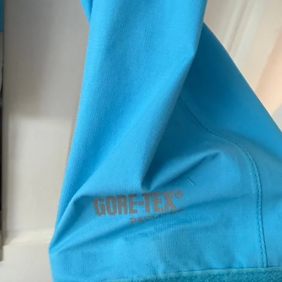 L.L. Bean Women's Blue and Green Jacket - Picture 3 of 5